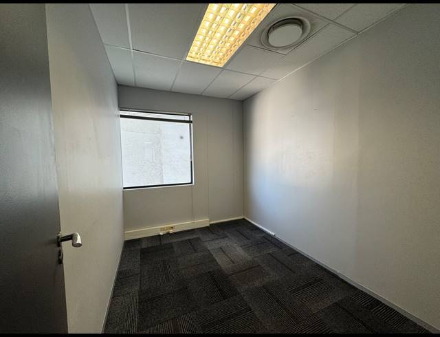 238M² OFFICE TO LET IN SOMERSET PARK
